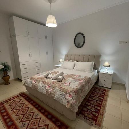Meg'S Apartment Gjirokastër Eksteriør billede