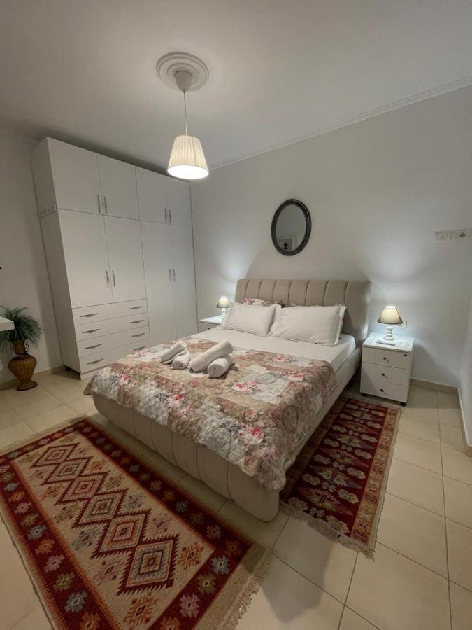 Meg'S Apartment Gjirokastër Eksteriør billede