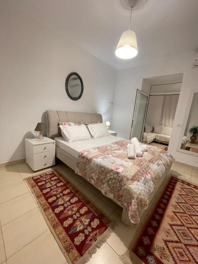Meg'S Apartment Gjirokastër Eksteriør billede