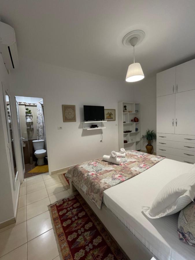 Meg'S Apartment Gjirokastër Eksteriør billede