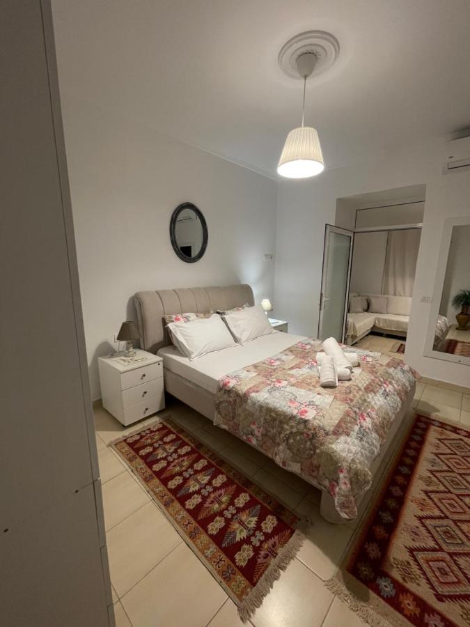 Meg'S Apartment Gjirokastër Eksteriør billede